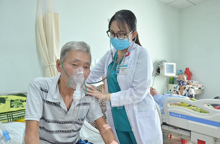 Bệnh đường hô hấp tăng, Khoa Nội hô hấp Bệnh viện Đa khoa Kiên Giang quá tải